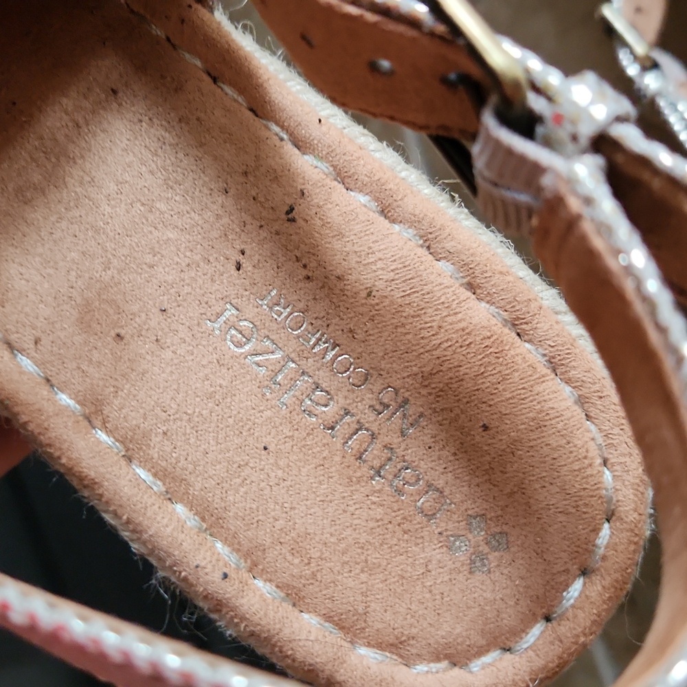 Naturalizer womans praline gold wedge sandal size 8.5 - Picture 4 of 12
